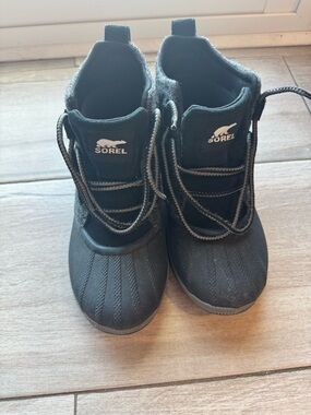 Sorel Out n About lll Classic WP Duck Boot Women’s Size 8.5 Black/Sea Salt